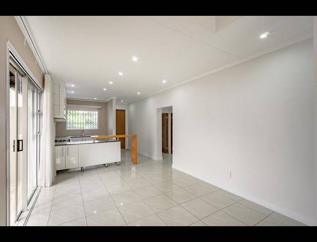 3 BEDROOM APARTMENT FOR SALE IN BRYANSTON